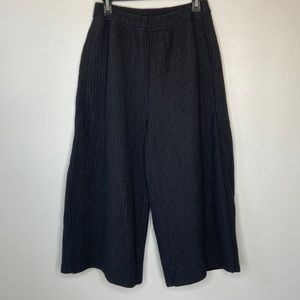 Lululemon black wide leg cropped pants